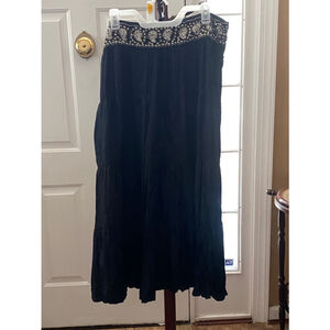 NWOT BCBG MAXAZRIA 100% BLACK SILK SKIRT SIZE L